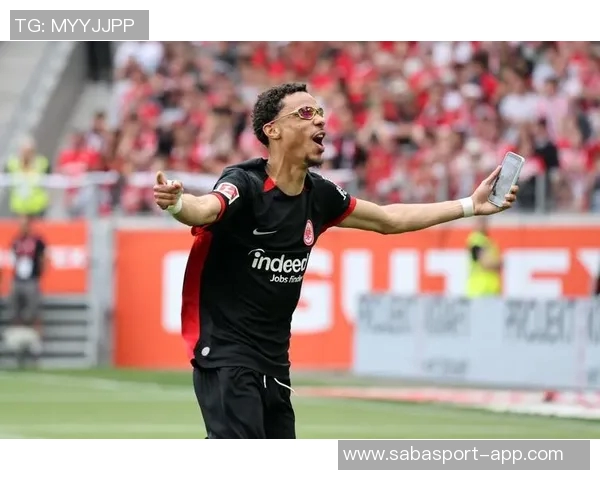 德天空报道法兰克福高层未考虑解雇托普默勒将失利责任归于球员表现