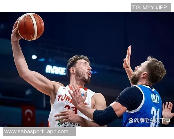 沃尔夫半场表现惊艳9投6中三分球4记独得11分助力球队奋勇争先