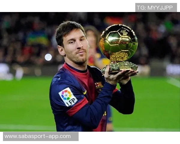 两位金球先生的传奇相遇2006年魔笛首秀梅西国家队首球回顾