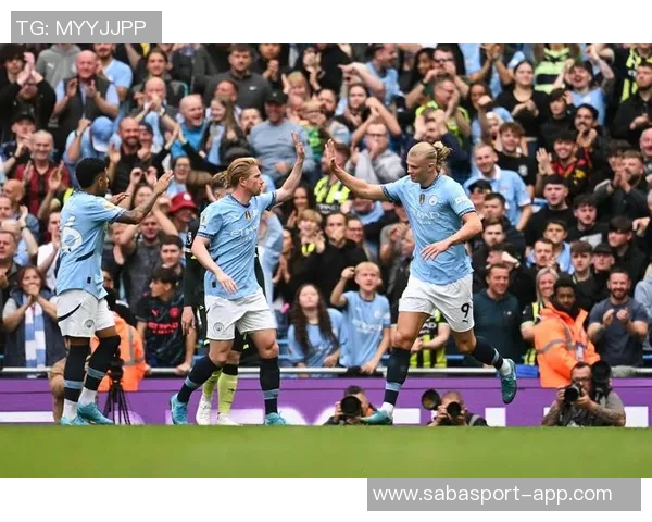 2025年英超激战正酣枪手领跑积分榜曼城紧追维拉表现抢眼