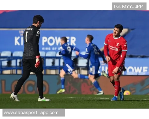 2025年英超激战正酣枪手领跑积分榜曼城紧追维拉表现抢眼