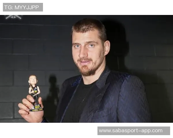 约基奇展现MVP风范18投12中豪取33分15板16助大三双并贡献3次抢断